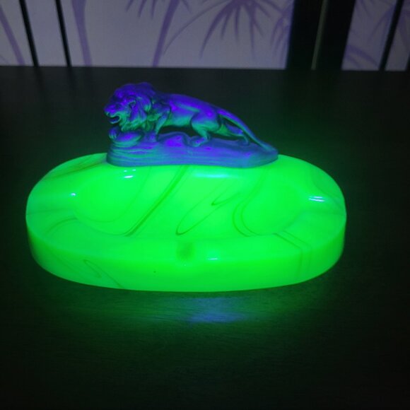 1930s Houze Akro Agate Slag Glass UV Radium Glow Art Deco Brass Lion Ashtray - Picture 2 of 8